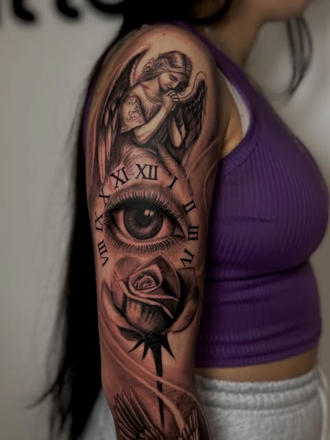 Ángel, reloj y rosa, manga realista en blanco y negro